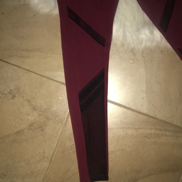 PINK VICTORIA SECRET ULTIMATE YOGA PANTS - Picture 5 of 7